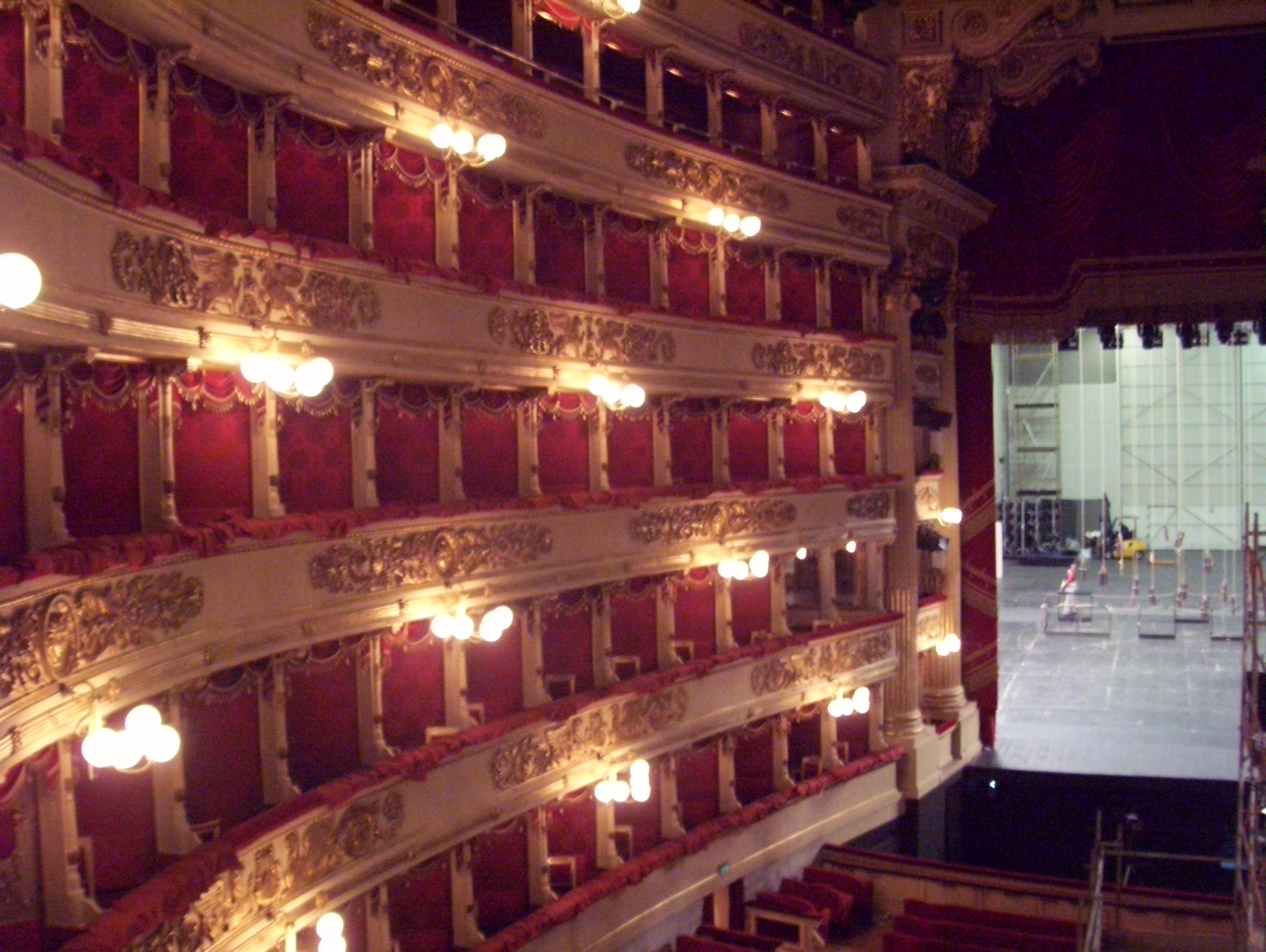  Aquí se me piantaron los lagrimones ( interior de la Scala de Milán)