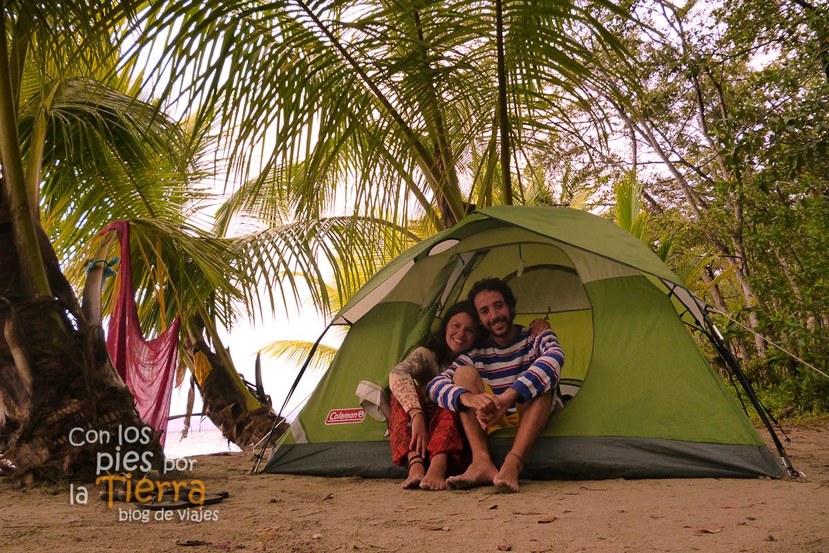 Nuestra casita en acción en las playas de Bocas del Toro (proximamente en el blog...)