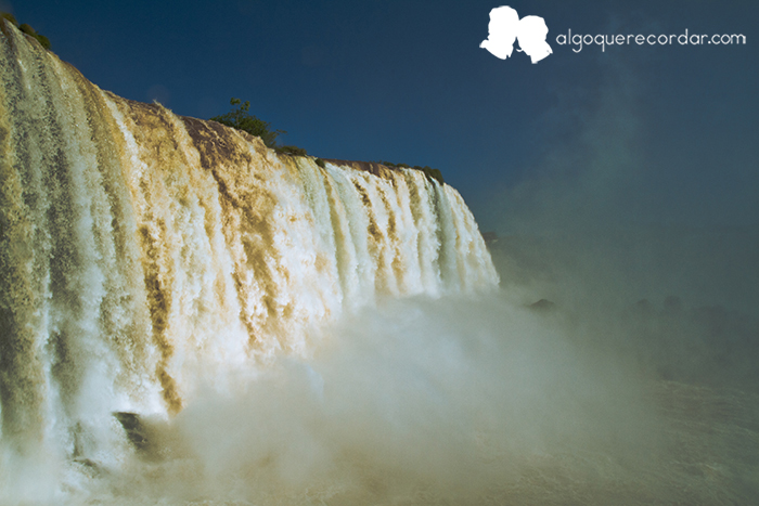 Imponentes Cataratas de Iguazú - Foto de Rubén Señor y Lucía Sánchez - algoquerecordar.com